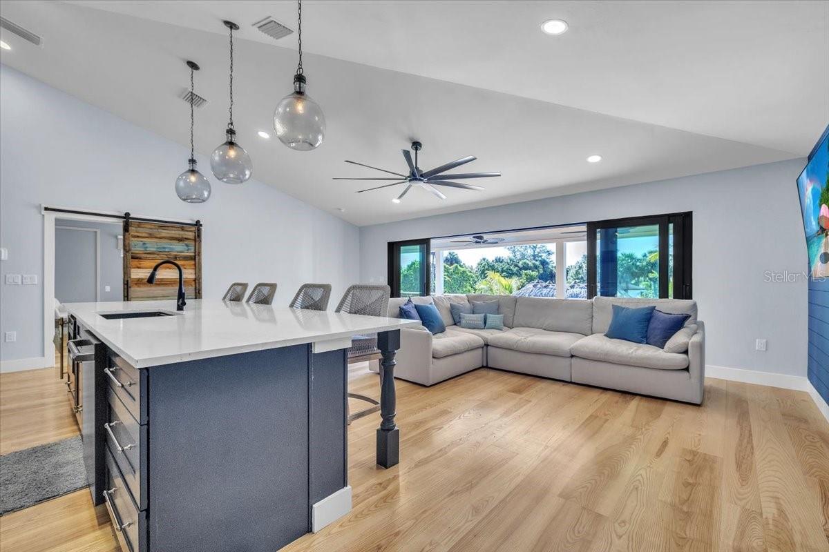 Listing photo id 11 for 9470 Colony Drive