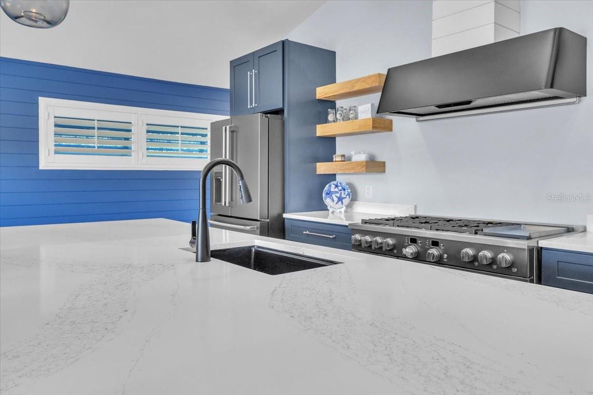 Listing photo id 12 for 9470 Colony Drive