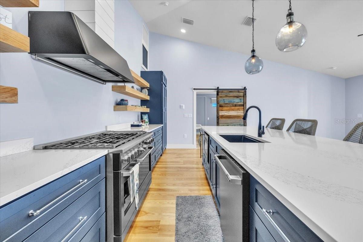 Listing photo id 14 for 9470 Colony Drive