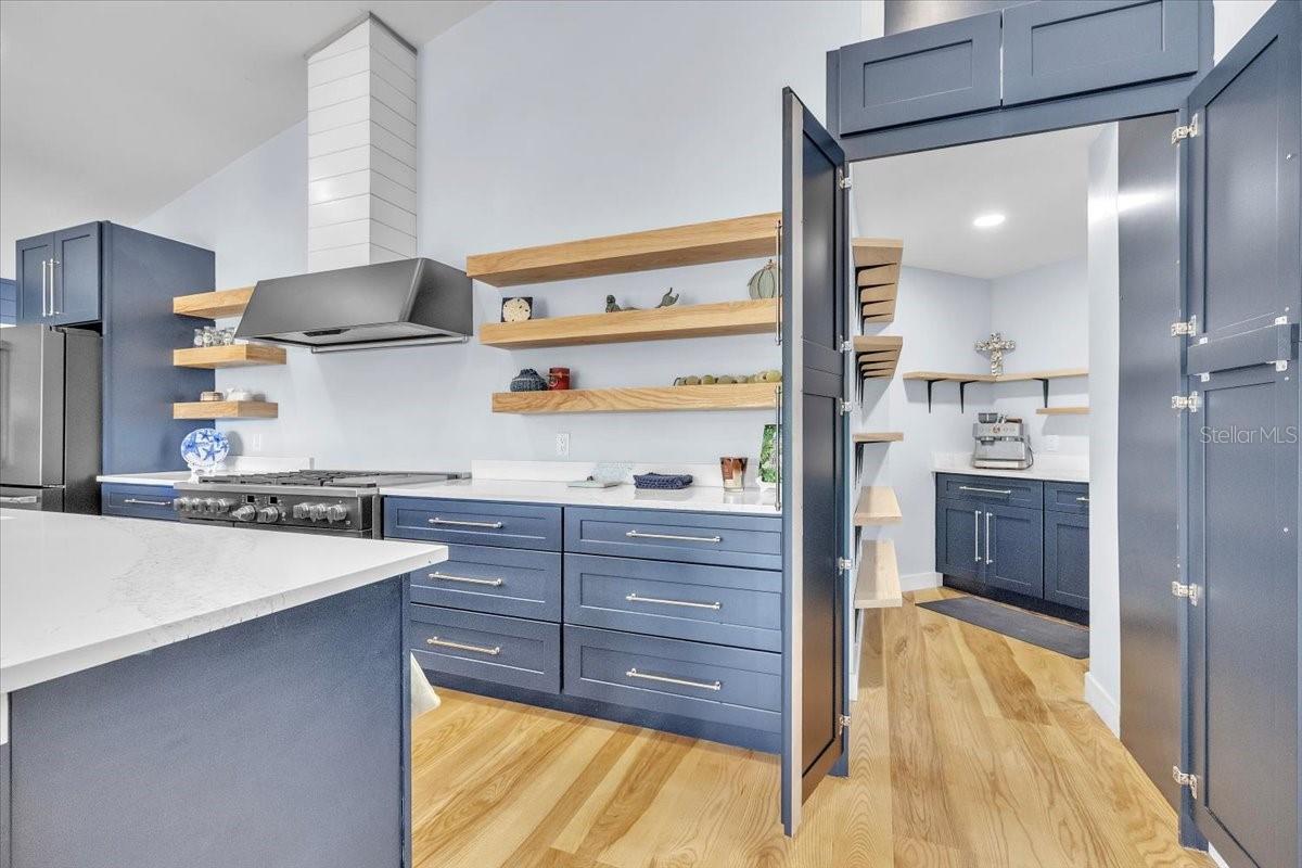 Listing photo id 15 for 9470 Colony Drive