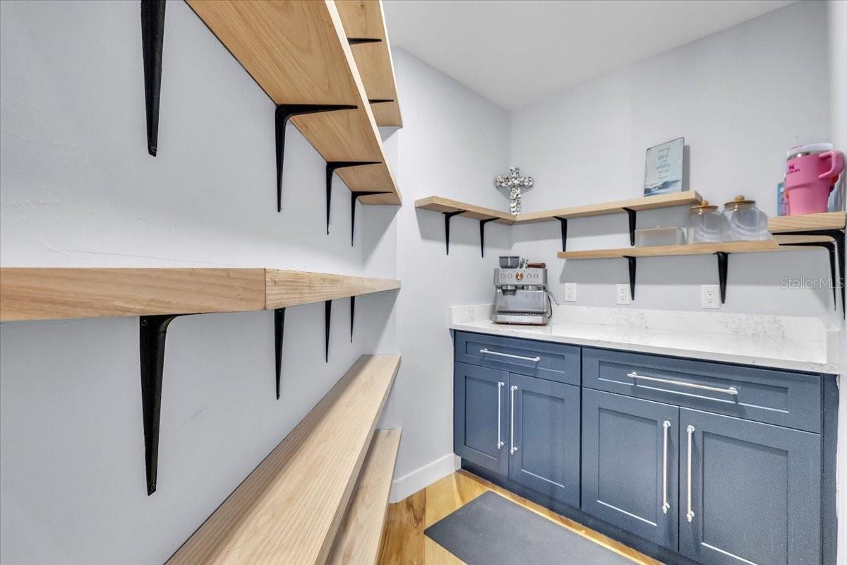 Listing photo id 16 for 9470 Colony Drive