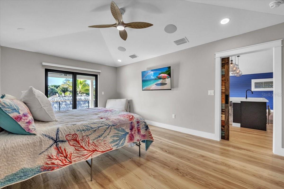 Listing photo id 18 for 9470 Colony Drive