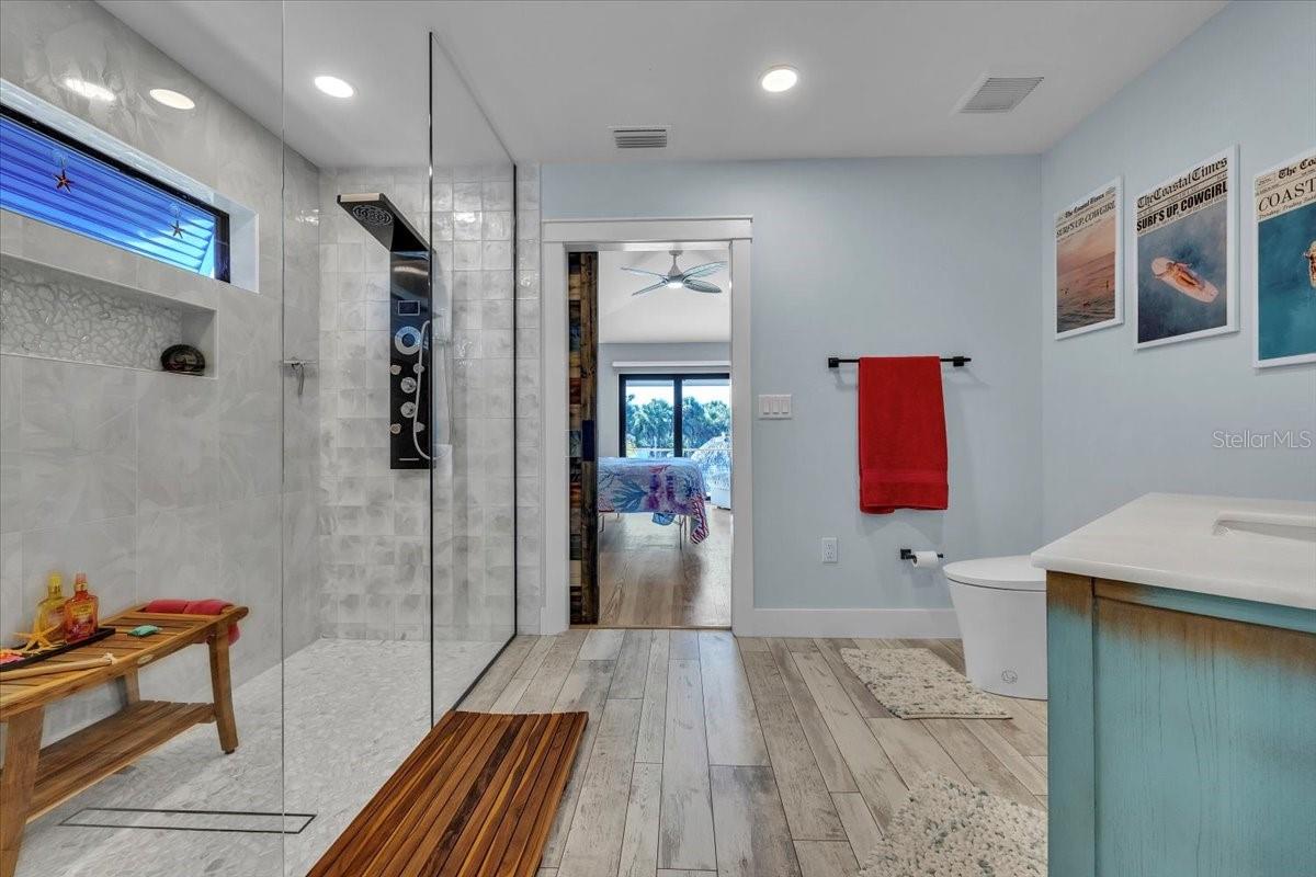 Listing photo id 21 for 9470 Colony Drive