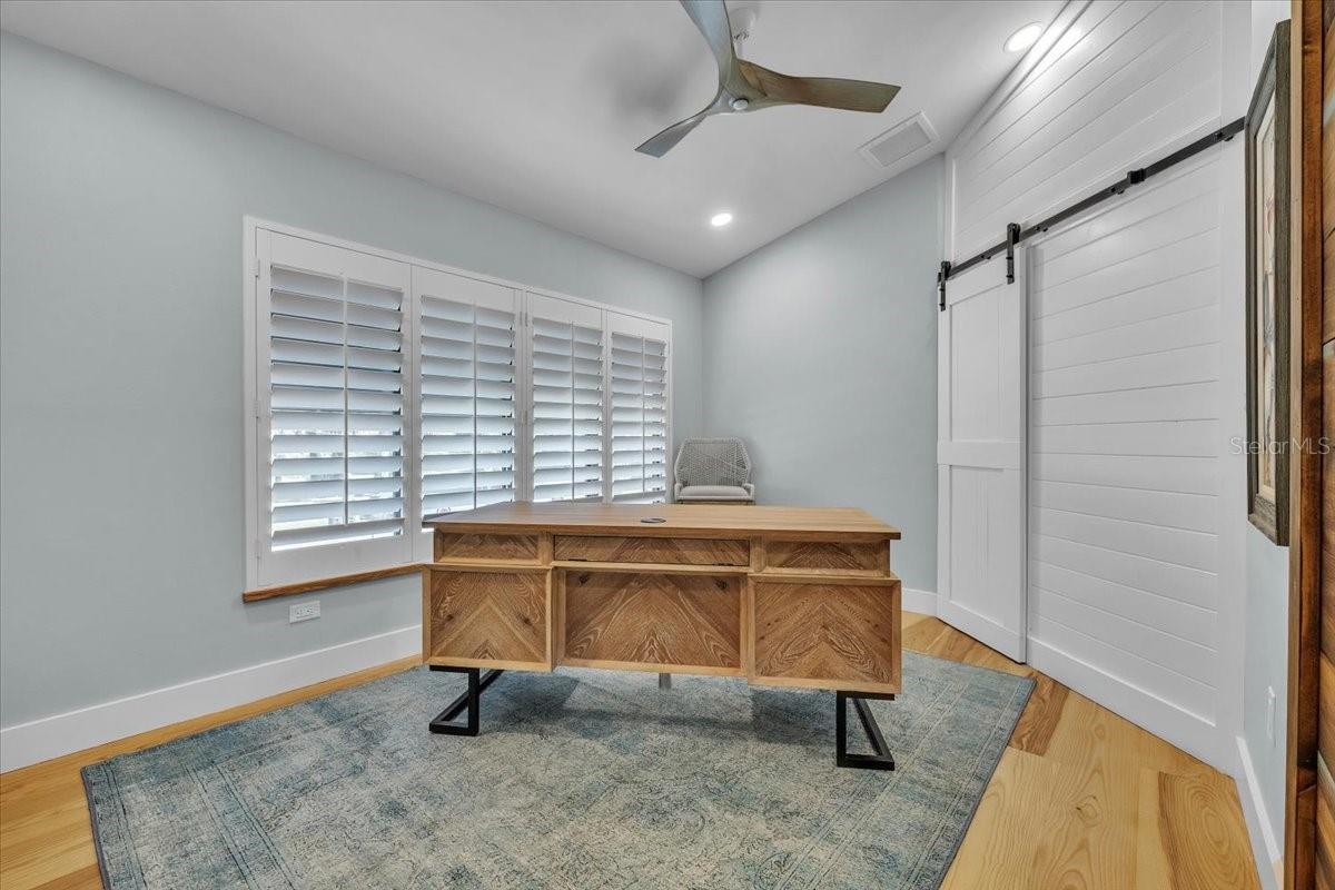 Listing photo id 24 for 9470 Colony Drive