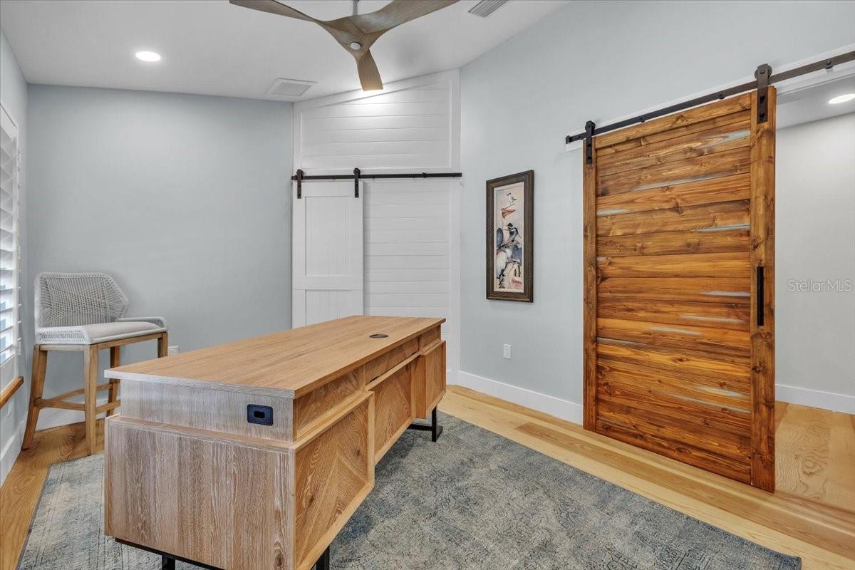 Listing photo id 25 for 9470 Colony Drive