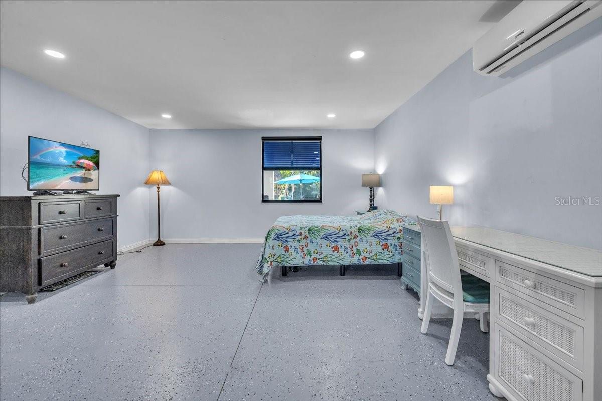 Listing photo id 33 for 9470 Colony Drive