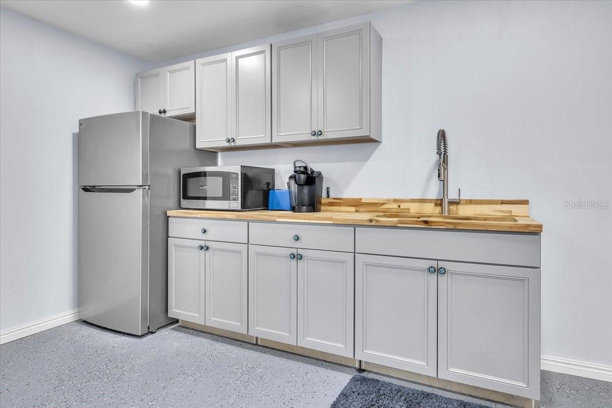 Listing photo id 34 for 9470 Colony Drive