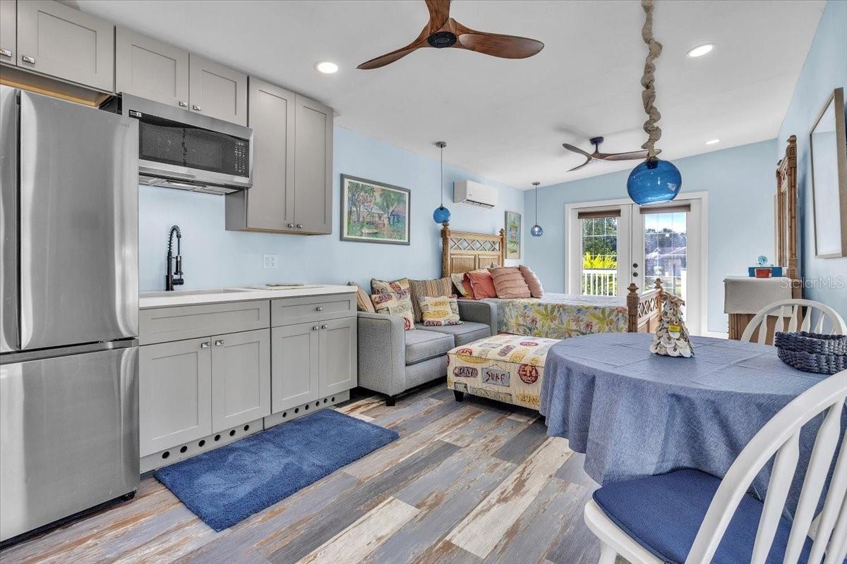 Listing photo id 39 for 9470 Colony Drive