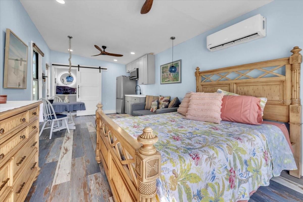 Listing photo id 41 for 9470 Colony Drive