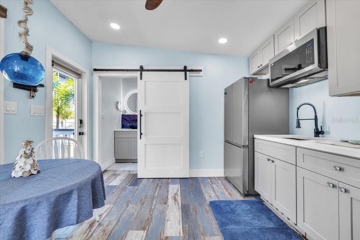 Listing photo id 42 for 9470 Colony Drive