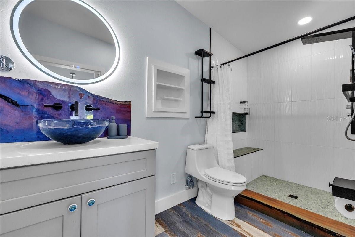 Listing photo id 44 for 9470 Colony Drive