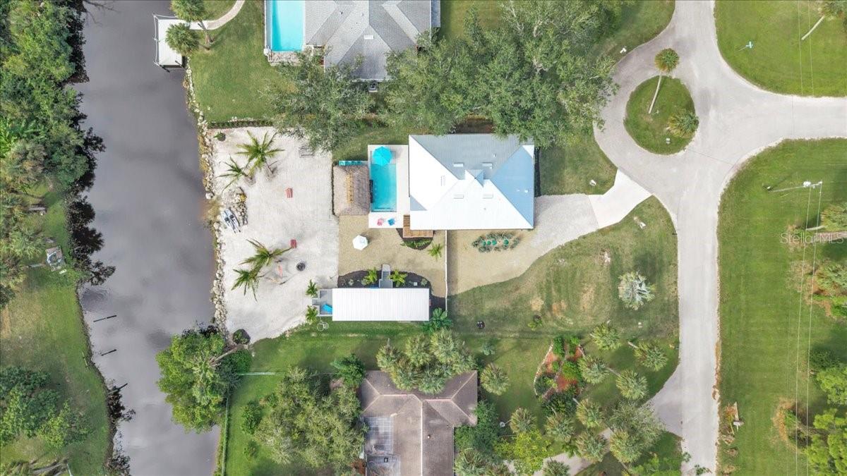 Listing photo id 3 for 9470 Colony Drive