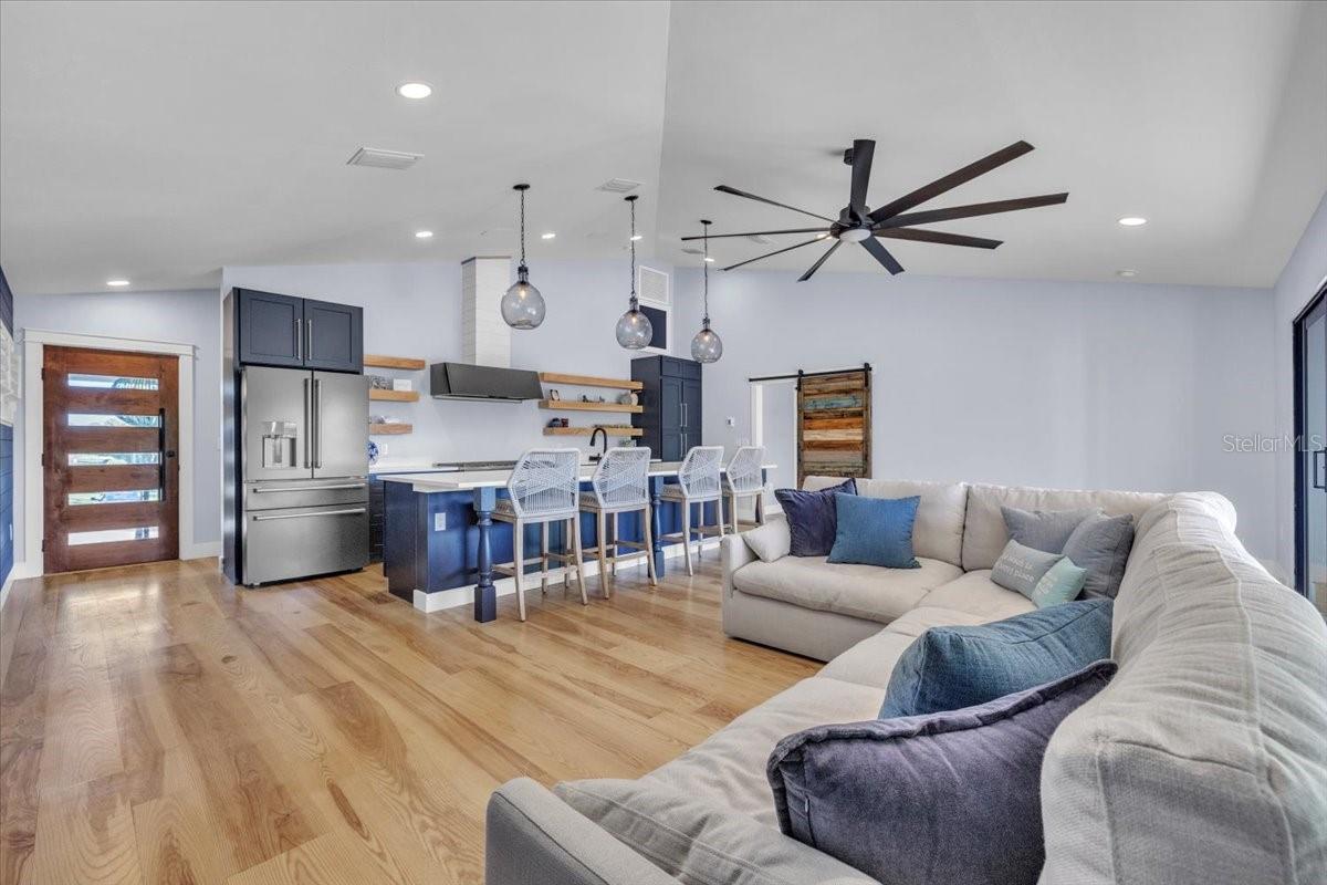 Listing photo id 7 for 9470 Colony Drive