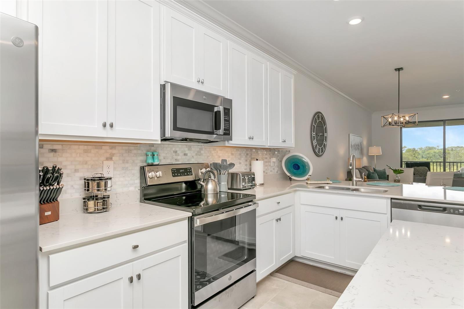 Image 11 of 48 For 18028 Gawthrop Drive 403