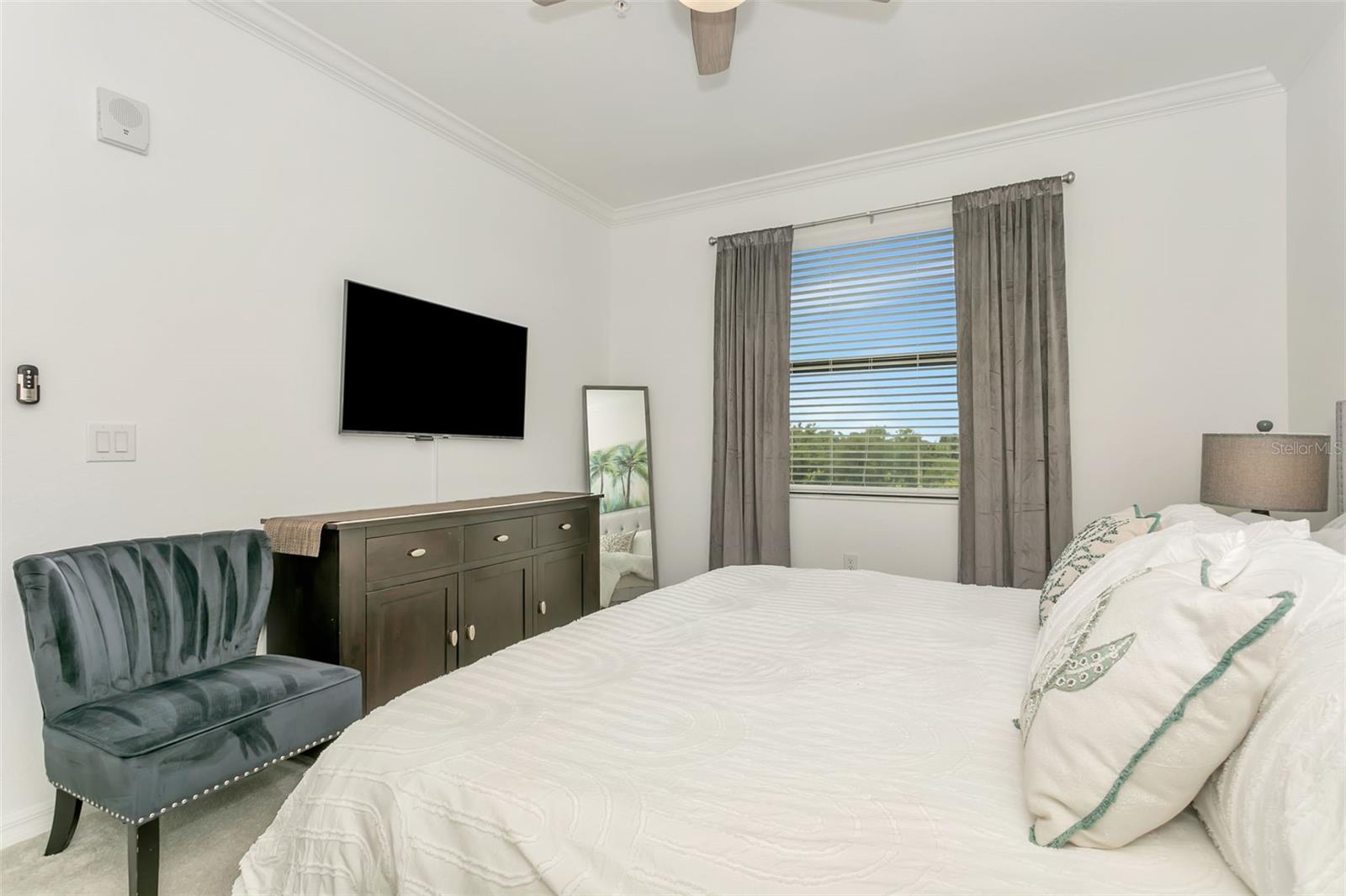 Image 20 of 48 For 18028 Gawthrop Drive 403