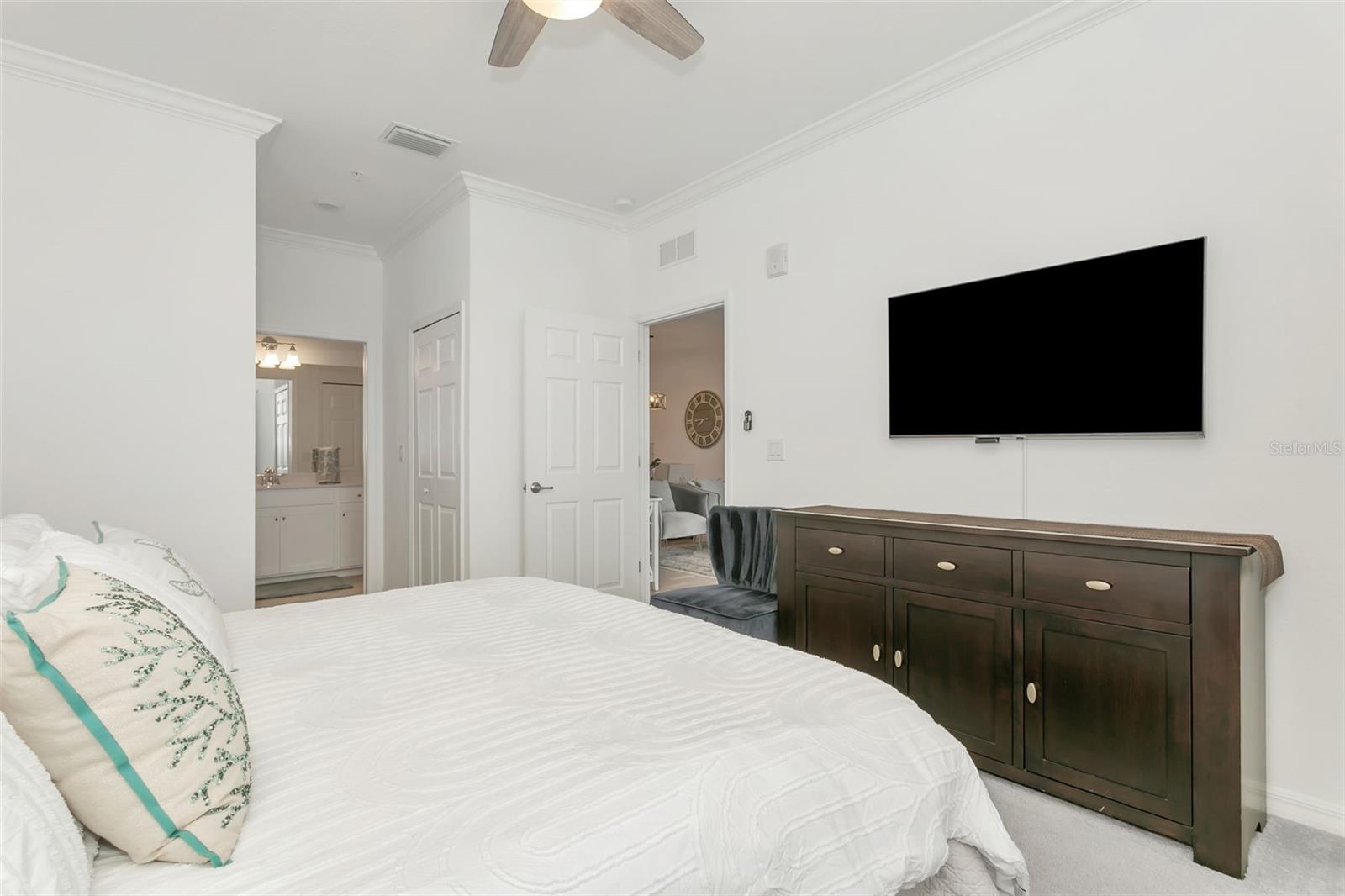 Image 21 of 48 For 18028 Gawthrop Drive 403