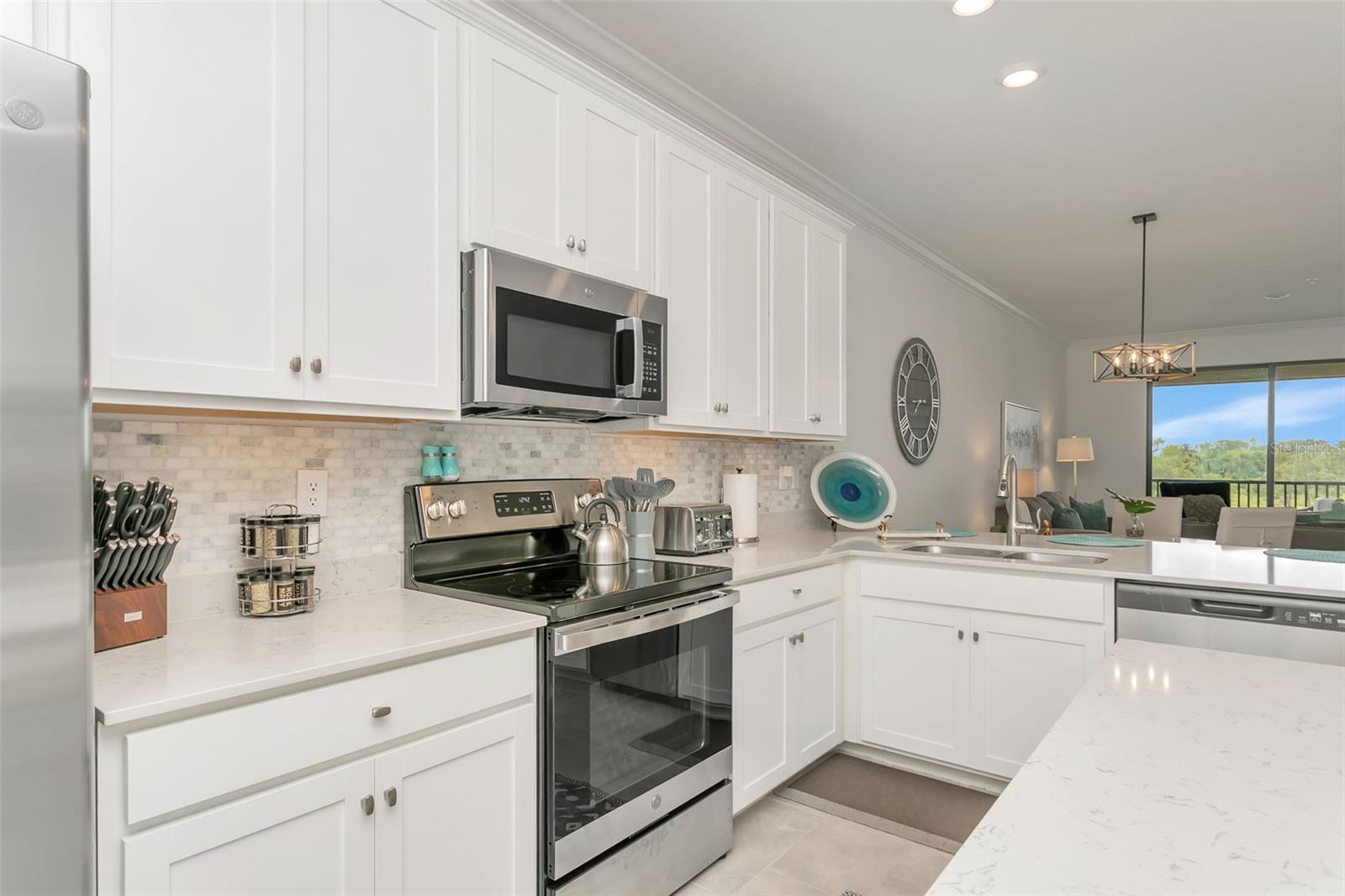 Image 5 of 48 For 18028 Gawthrop Drive 403