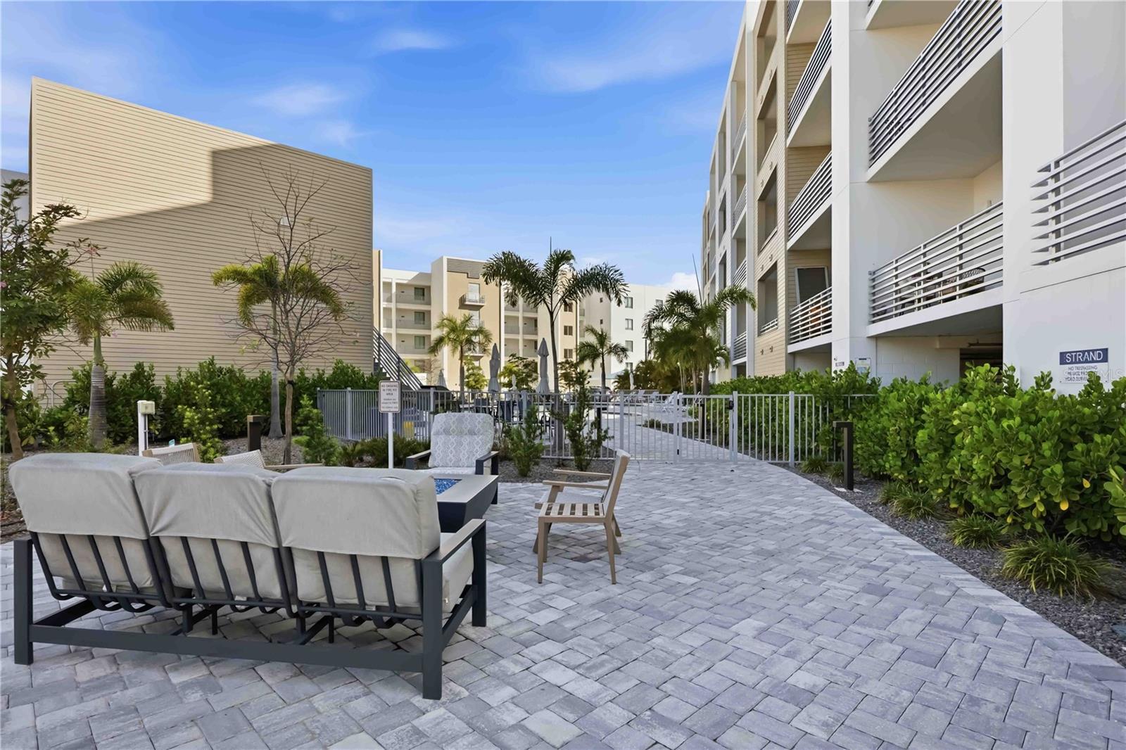 Image 3 of 65 For 1703 Tamiami Trail 406