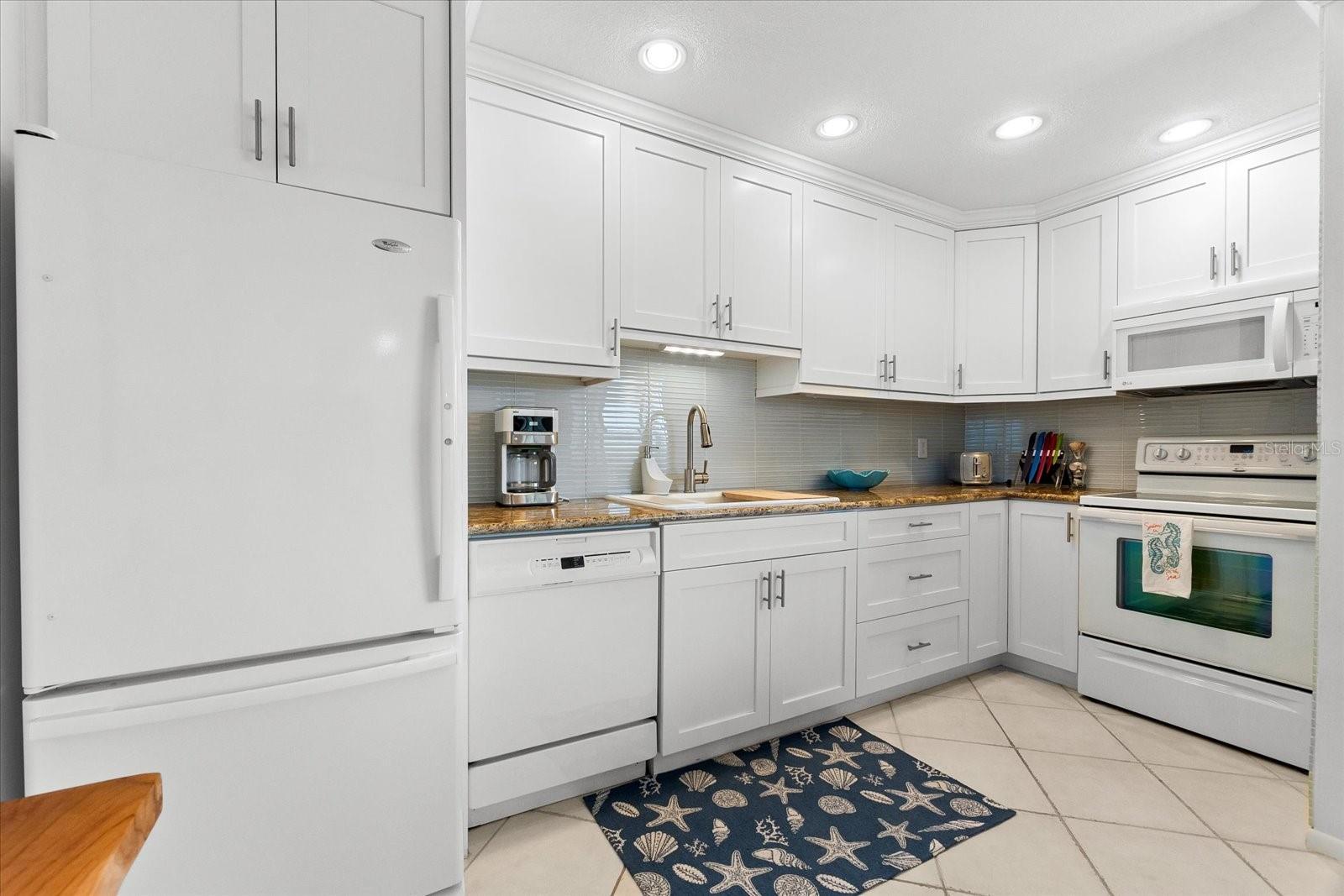 Image 13 of 100 For 6708 Sarasea Circle 202