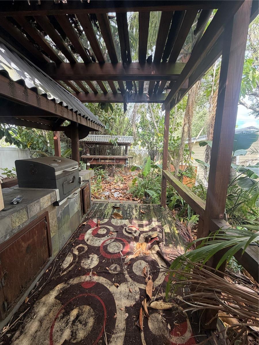 Image 15 of 19 For 814 26th Street W