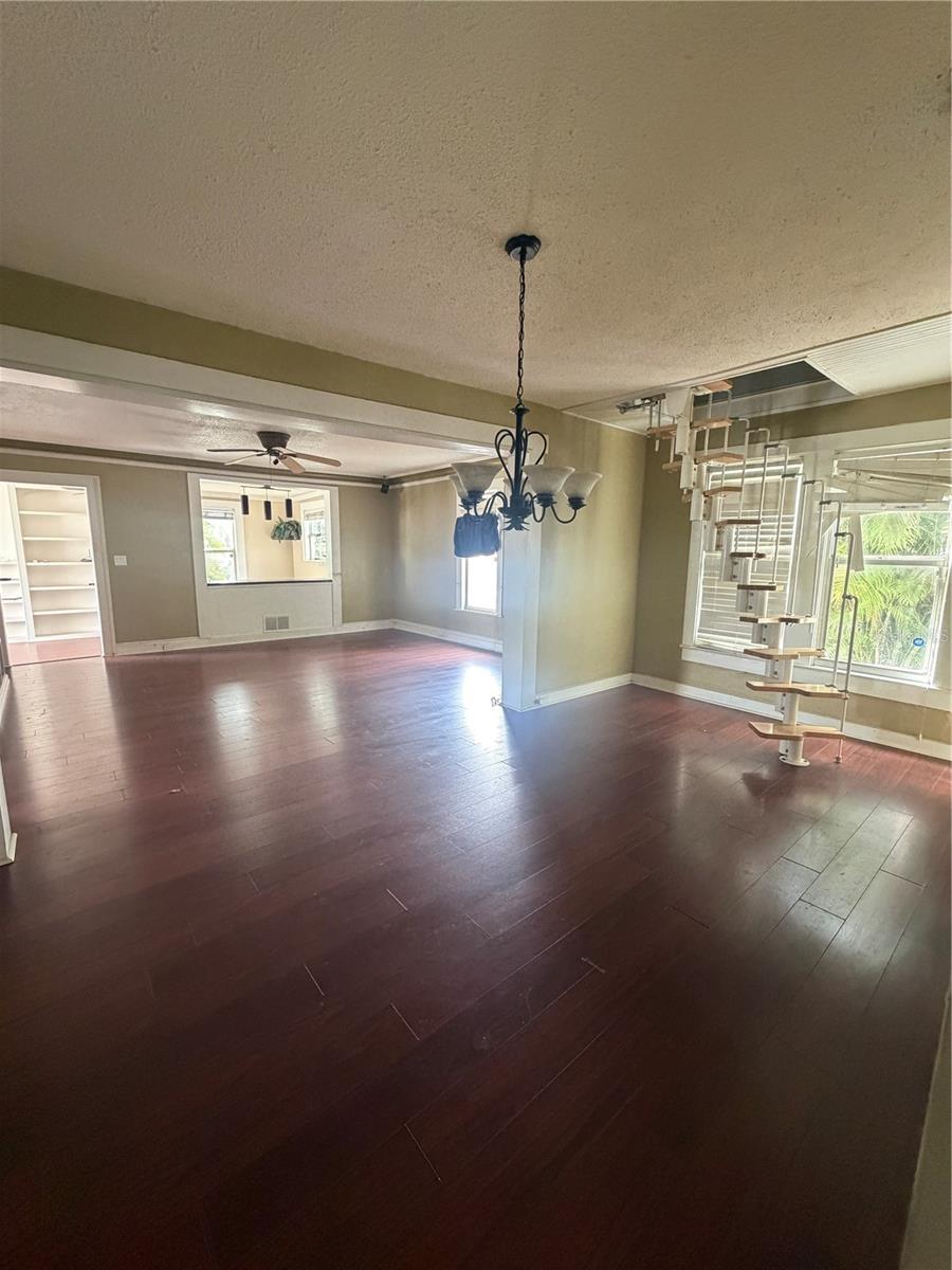 Image 5 of 19 For 814 26th Street W