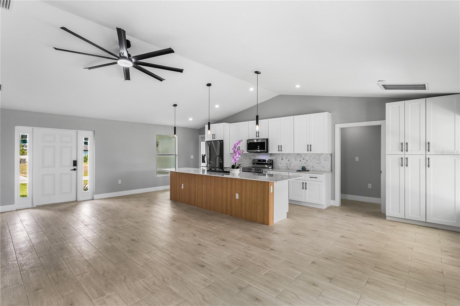 Image 10 of 40 For 2210 2nd Avenue