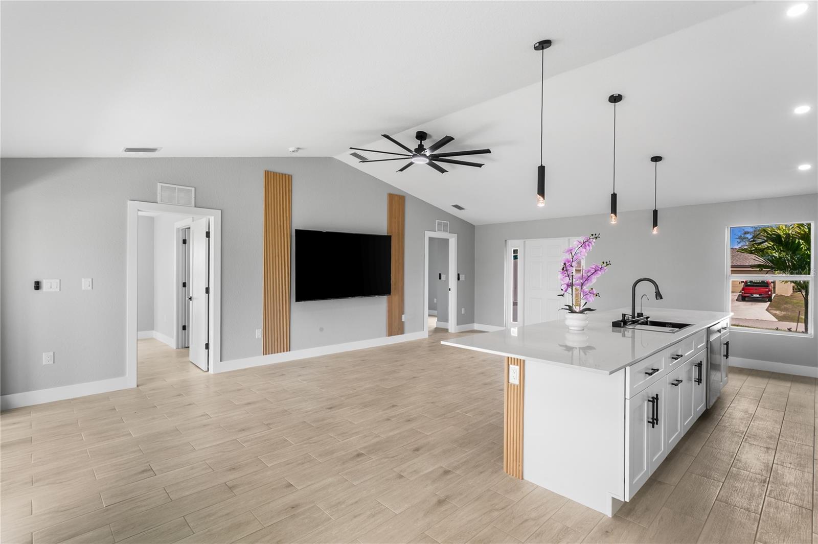 Image 9 of 40 For 2210 2nd Avenue