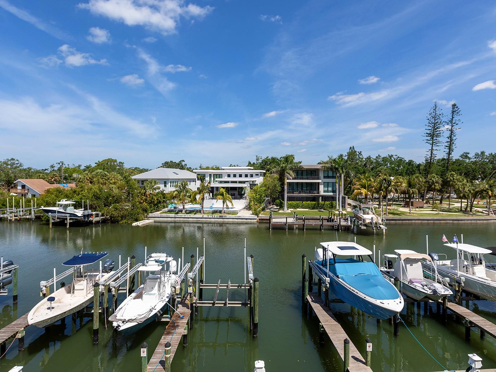 Image 25 of 37 For 1709 Tamiami Trail 318