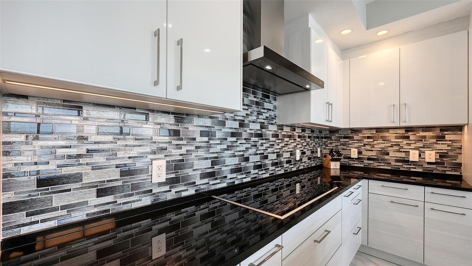 Image 29 of 79 For 1155 Gulfstream Avenue 1107