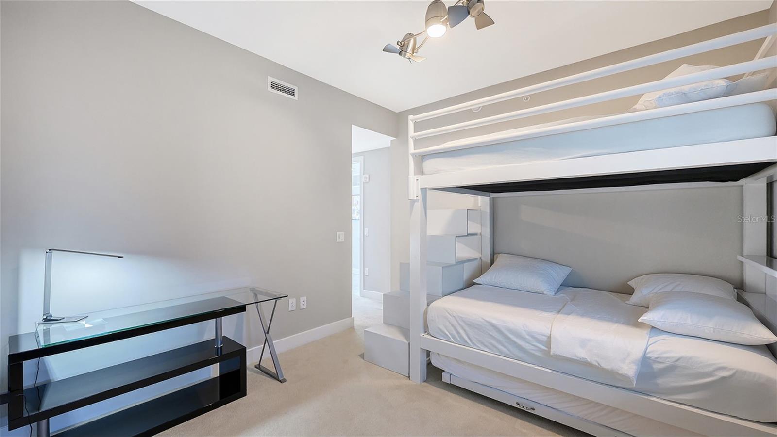 Image 40 of 79 For 1155 Gulfstream Avenue 1107