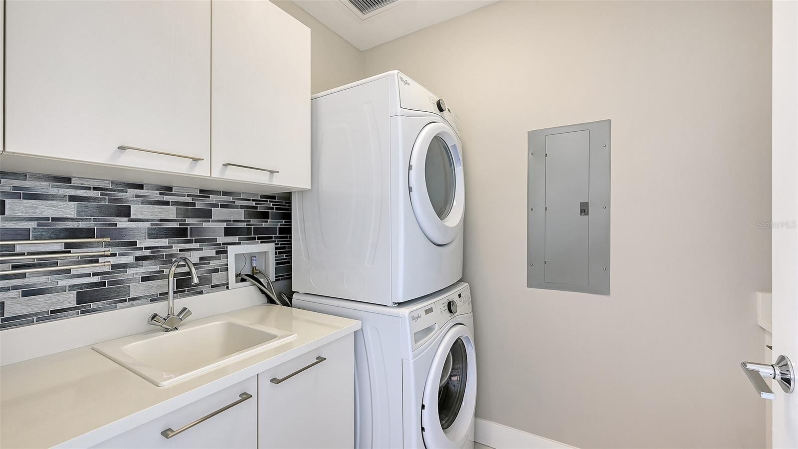 Image 43 of 79 For 1155 Gulfstream Avenue 1107