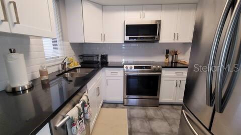 Image 4 of 11 For 19505 Quesada Avenue Ff201