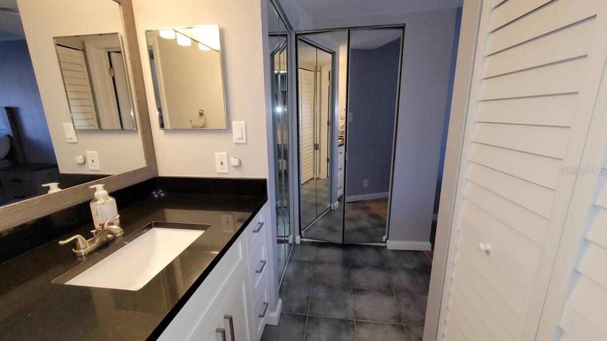 Image 6 of 11 For 19505 Quesada Avenue Ff201