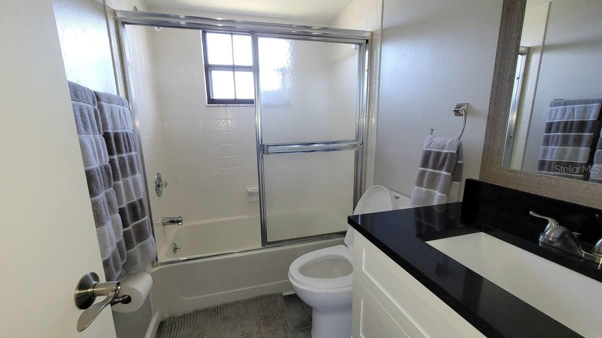 Image 7 of 11 For 19505 Quesada Avenue Ff201