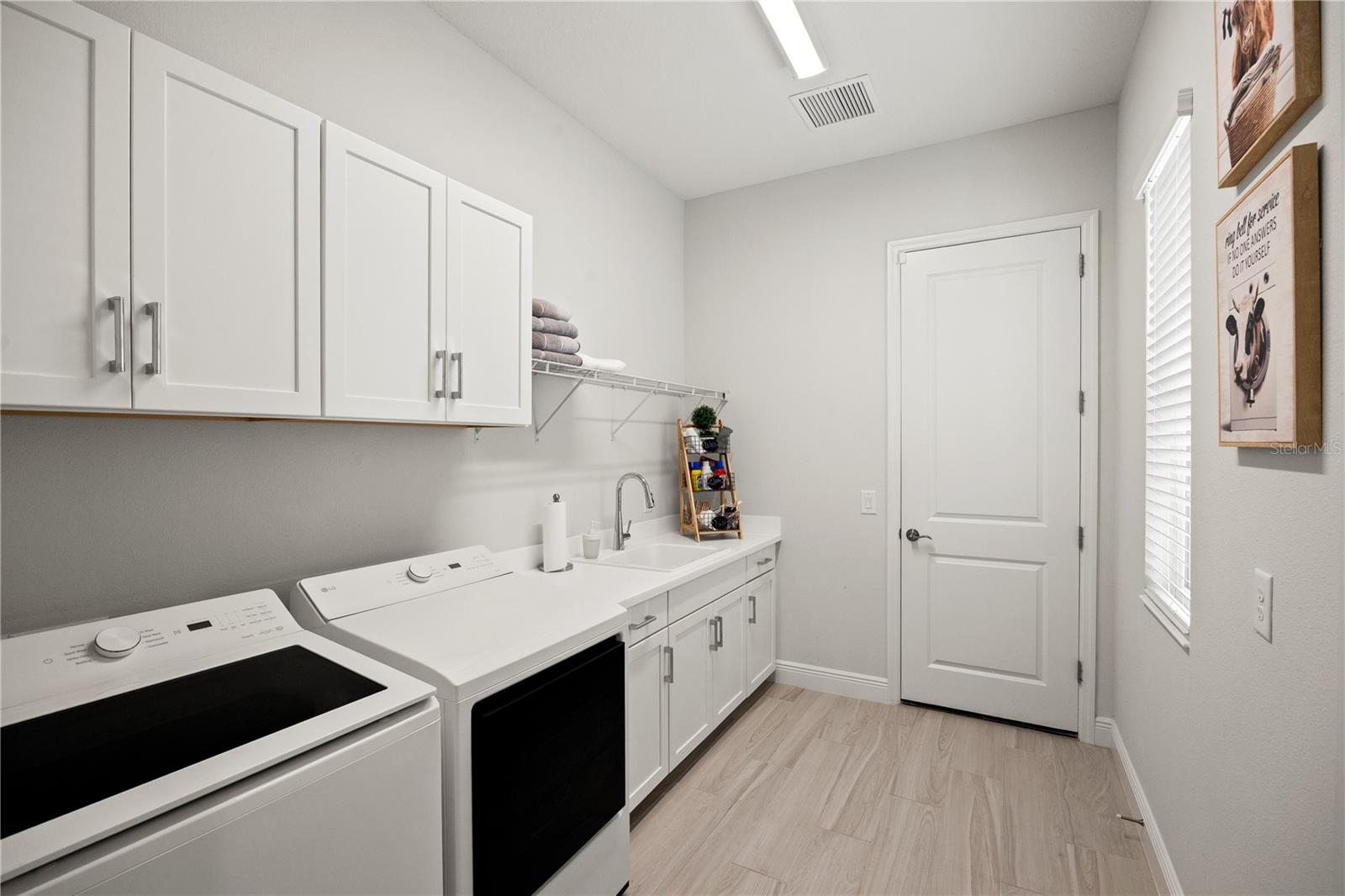 Image 23 of 37 For 10125 Crystal Isles Circle