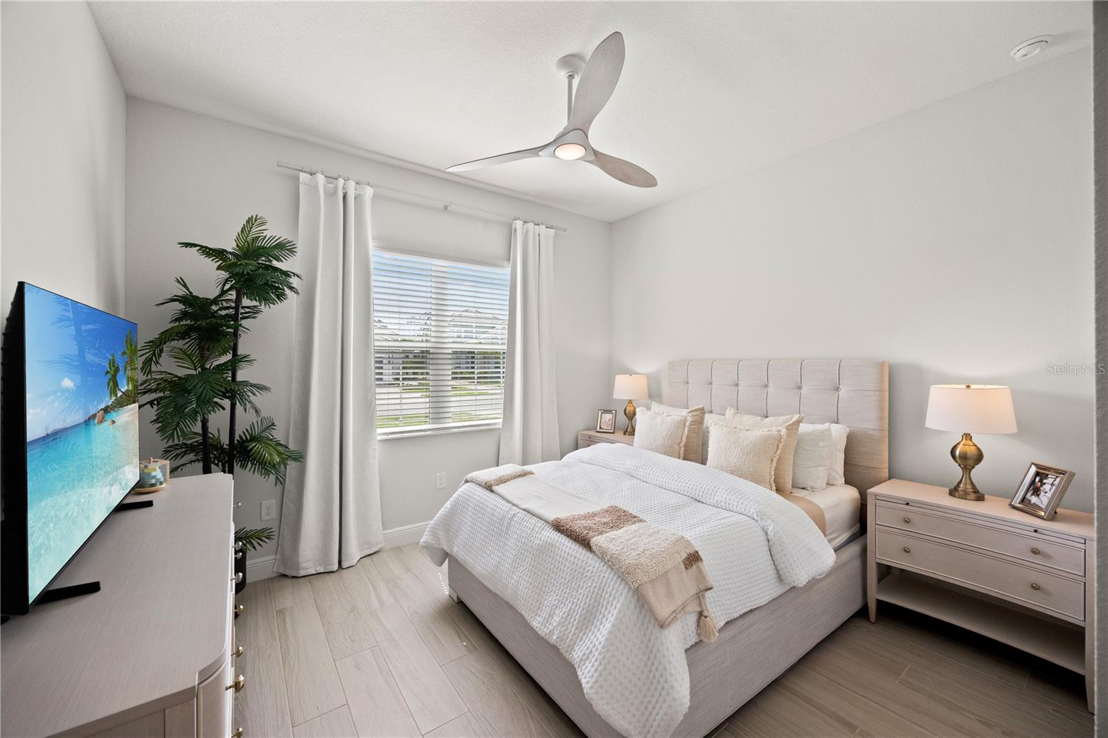 Image 24 of 37 For 10125 Crystal Isles Circle