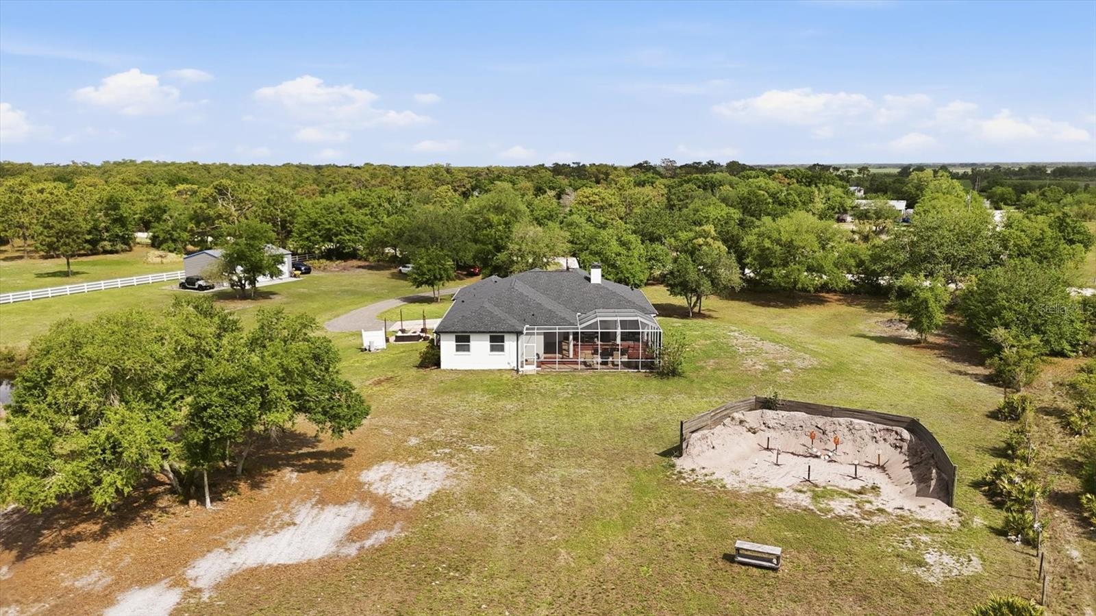 Listing photo id 12 for 26920 Brandiff Road E