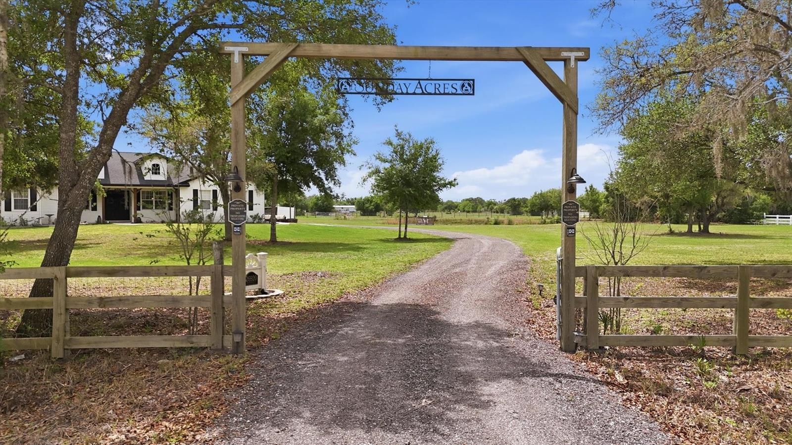 Listing photo id 1 for 26920 Brandiff Road E