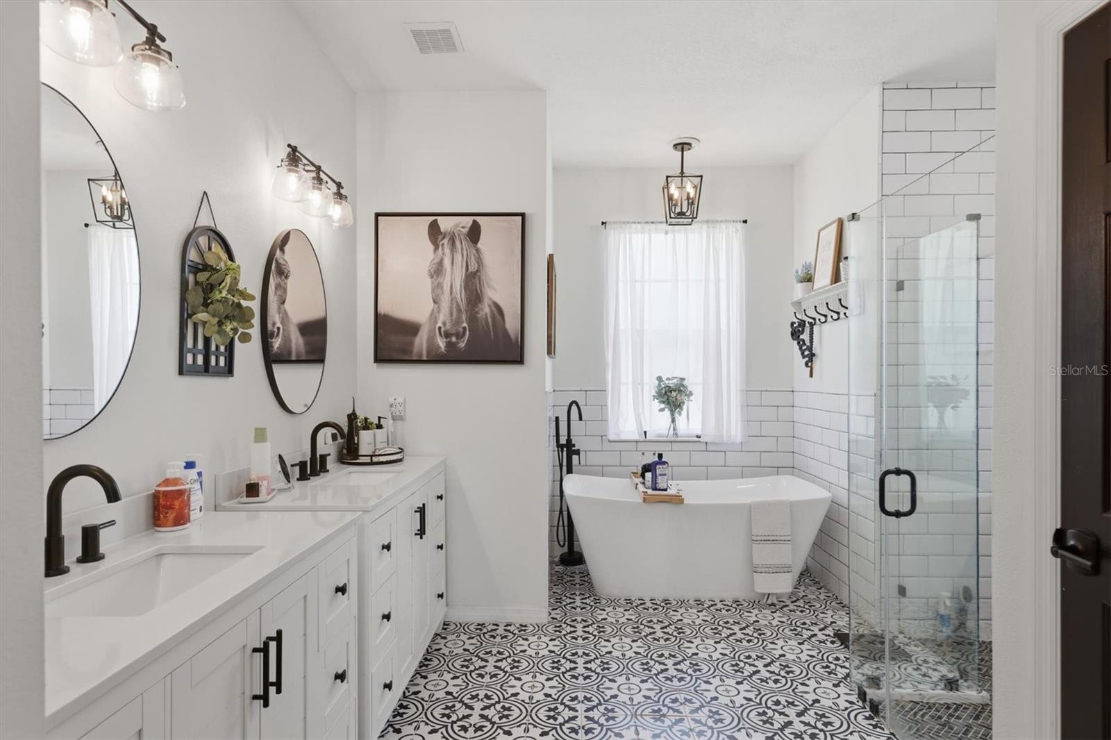 Listing photo id 42 for 26920 Brandiff Road E