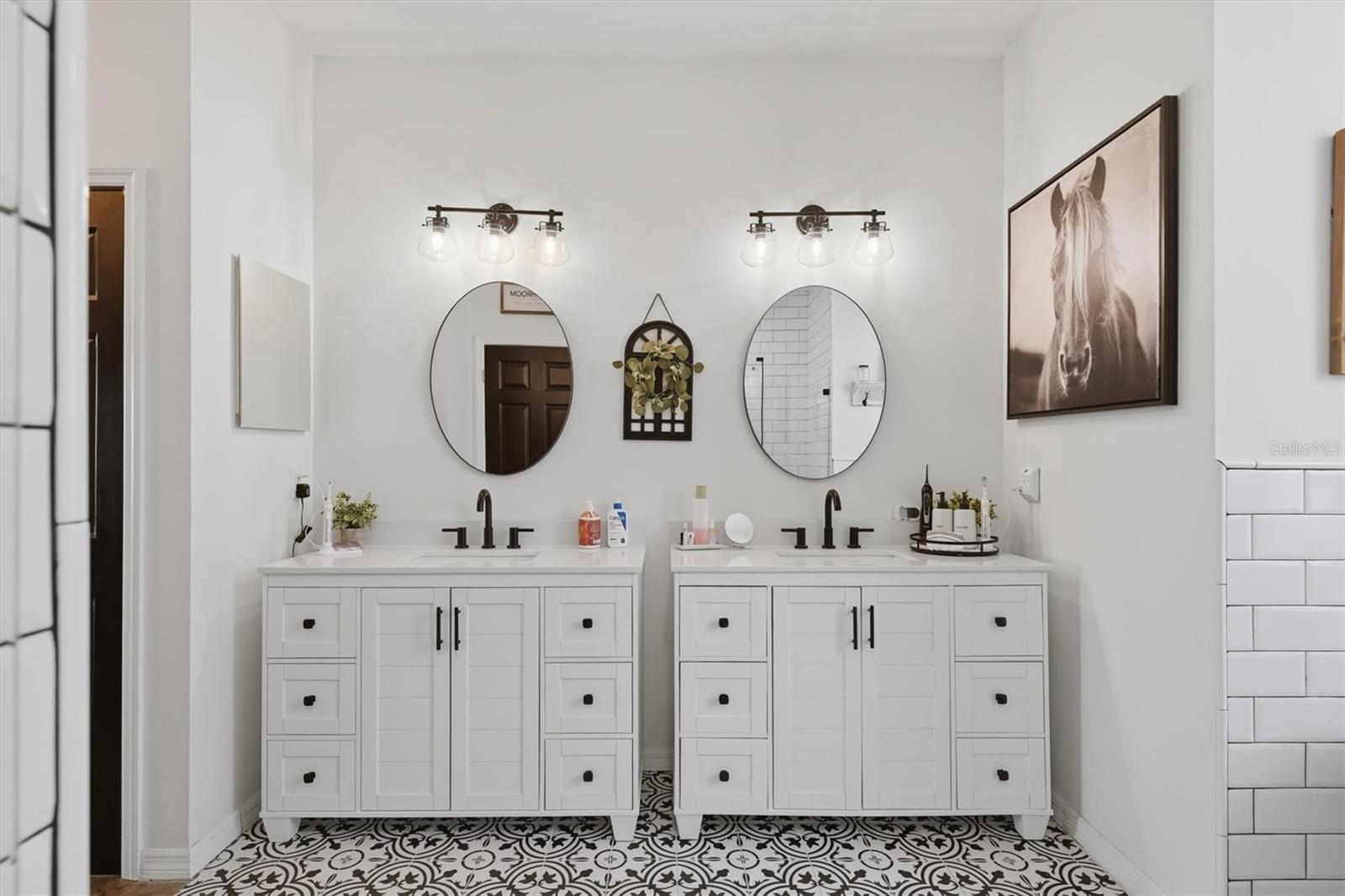 Listing photo id 43 for 26920 Brandiff Road E