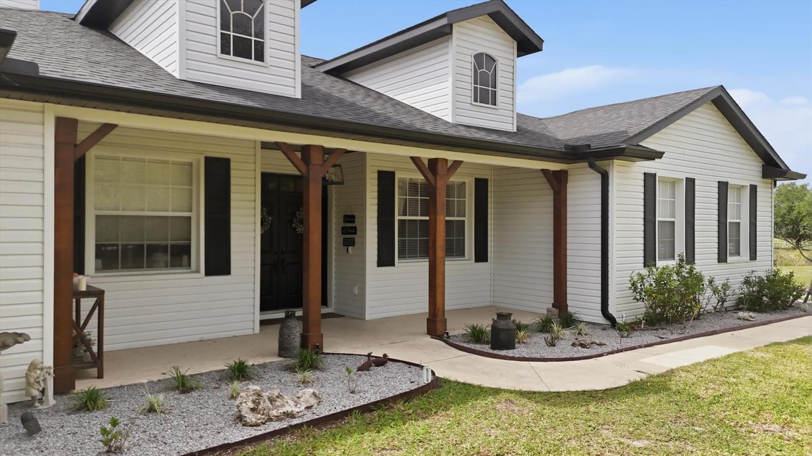 Listing photo id 3 for 26920 Brandiff Road E