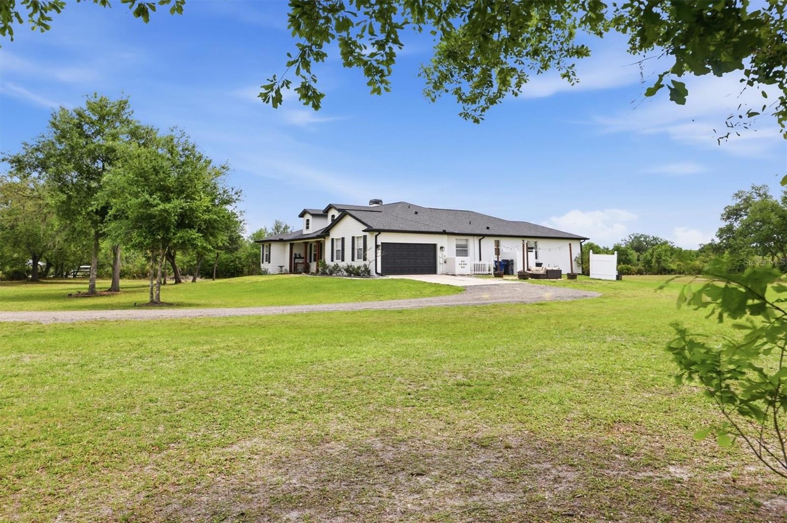 Listing photo id 5 for 26920 Brandiff Road E