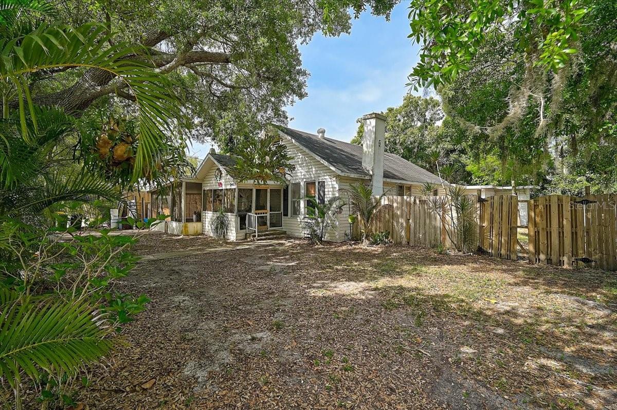 Image 5 of 13 For 2403 Hickory Avenue