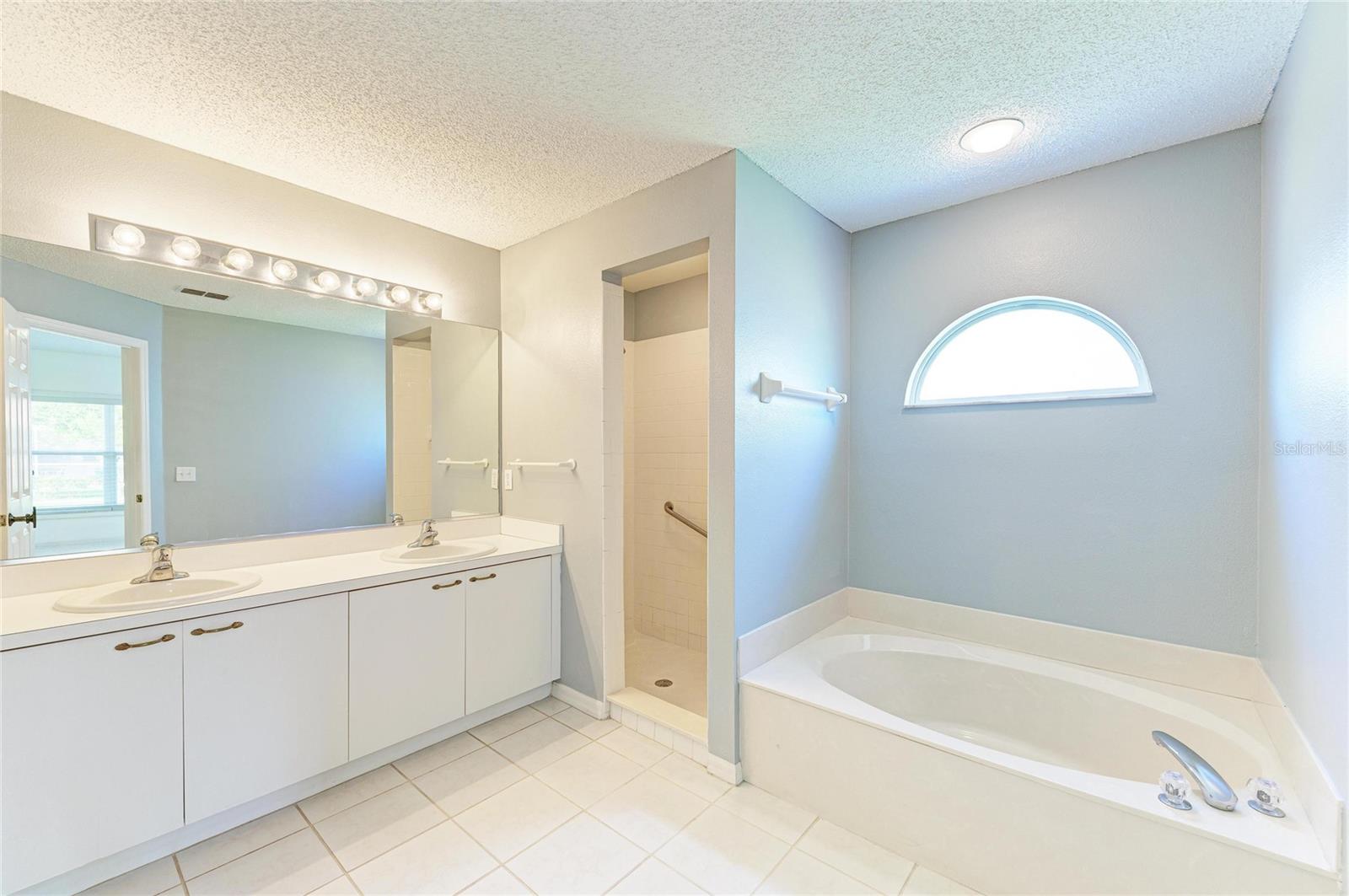 Image 34 of 60 For 6008 Promenade Court