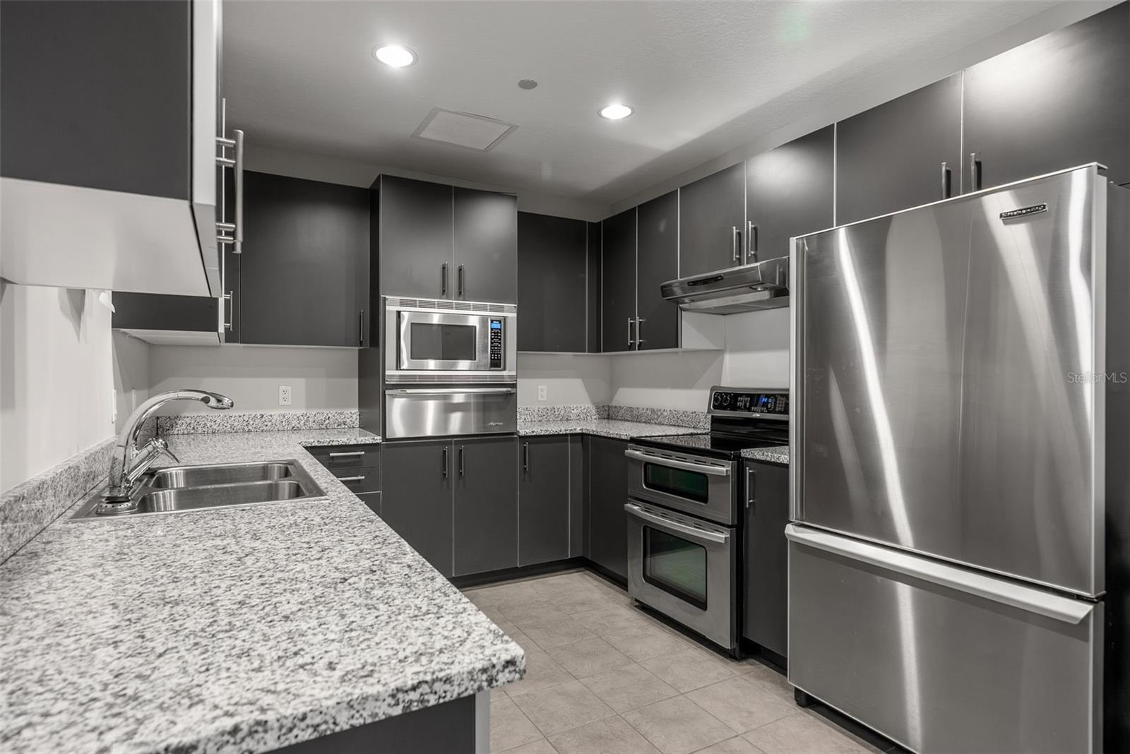 Image 70 of 80 For 401 Palm Avenue 1102
