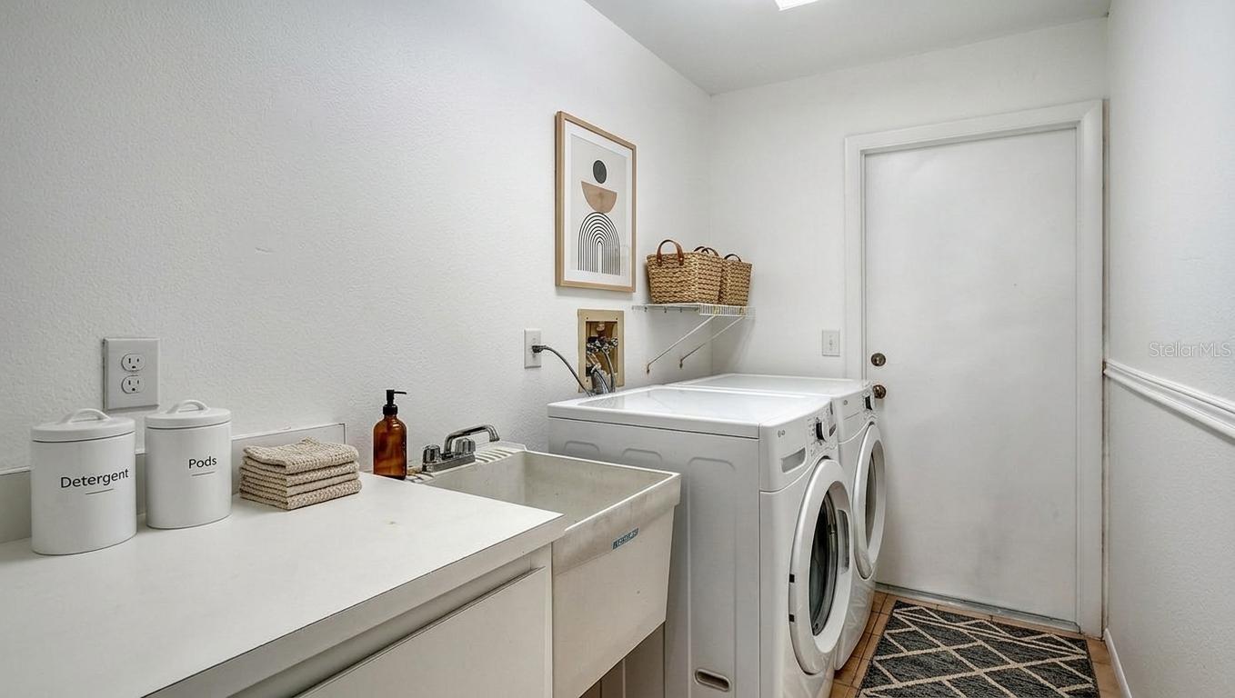 Image 45 of 64 For 4368 Kingston Loop