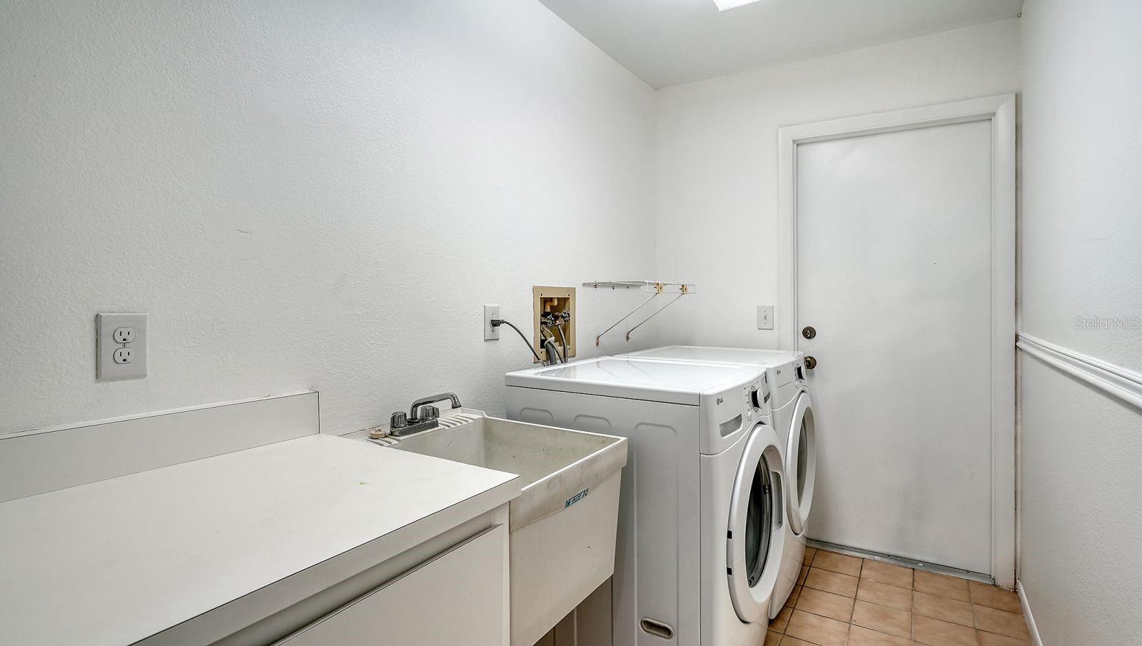 Image 46 of 64 For 4368 Kingston Loop