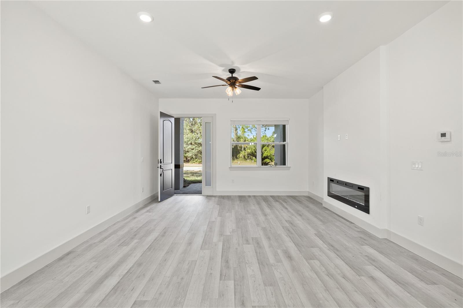 Image 11 of 46 For 15467 Hillsborough Boulevard