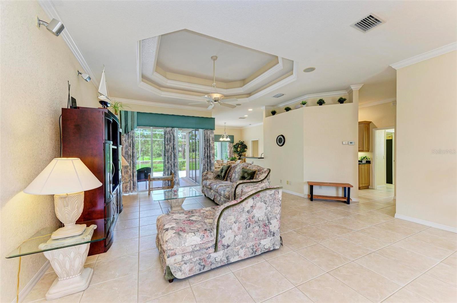 Listing photo id 14 for 2443 Silver Palm Road