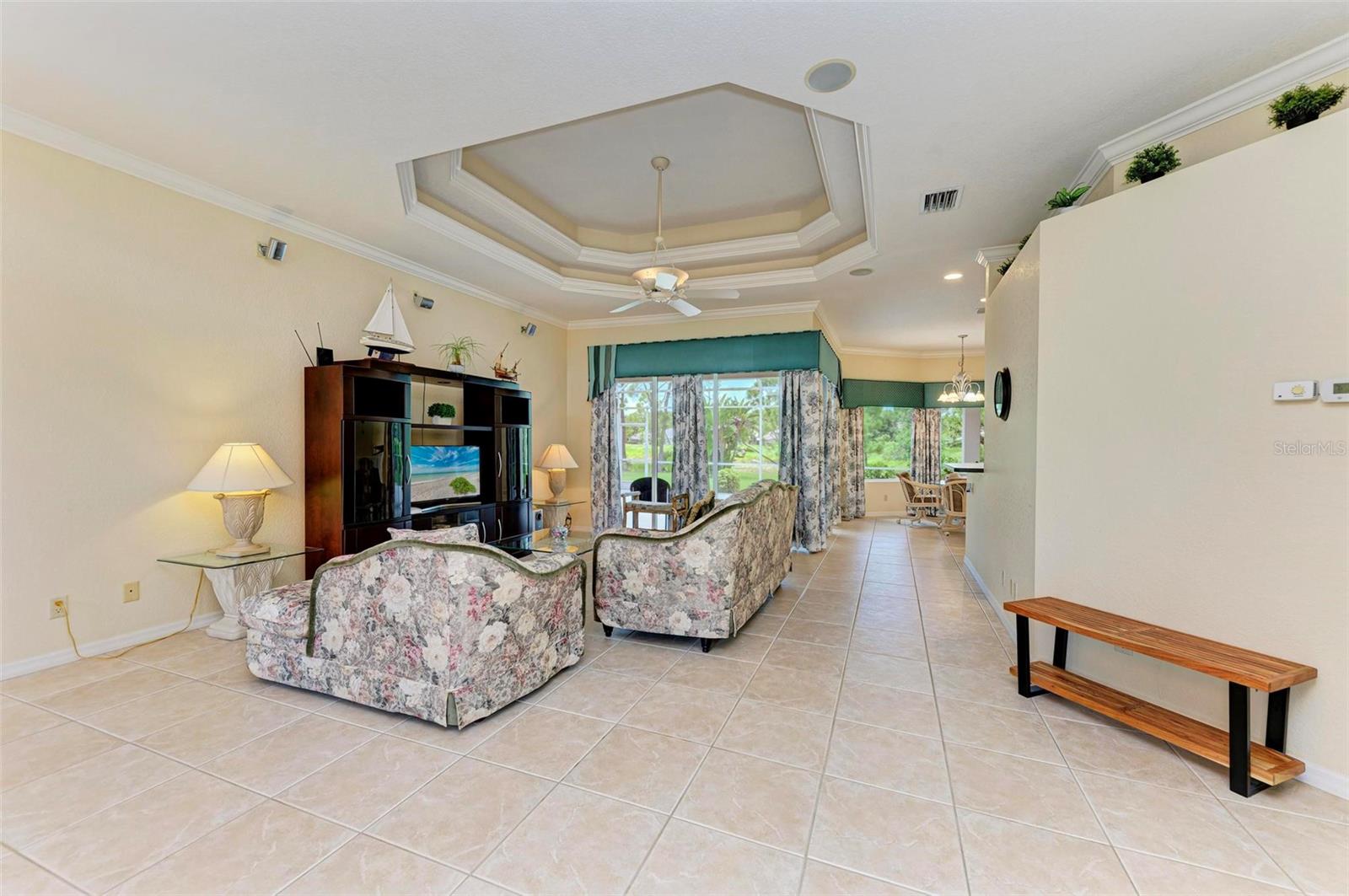 Listing photo id 15 for 2443 Silver Palm Road